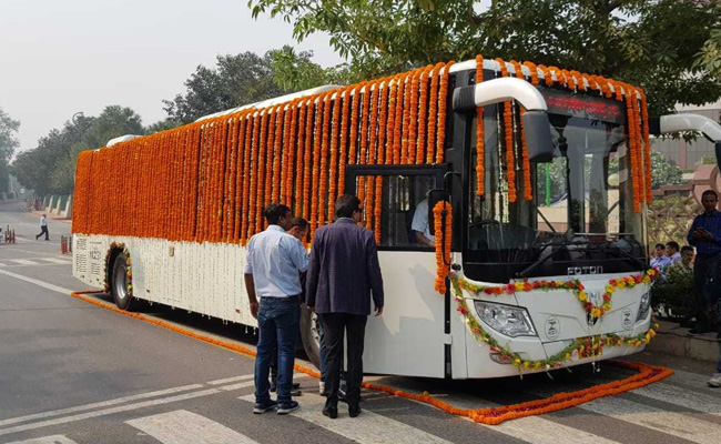 दिल्ली में इलेक्ट्रिक बसों का ट्रायल शुरू, विधानसभा चुनाव से पहले सड़क पर उतारने की तैयारी में केजरीवाल सरकार