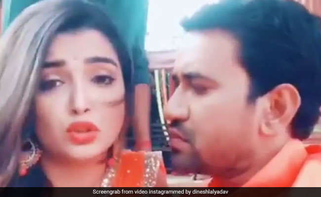 आम्रपाली दुबे ने निरहुआ की खातिर दी जहर खाने की धमकी, लेकिन इस शख्स ने कर दी जमकर धुनाई...देखें Video