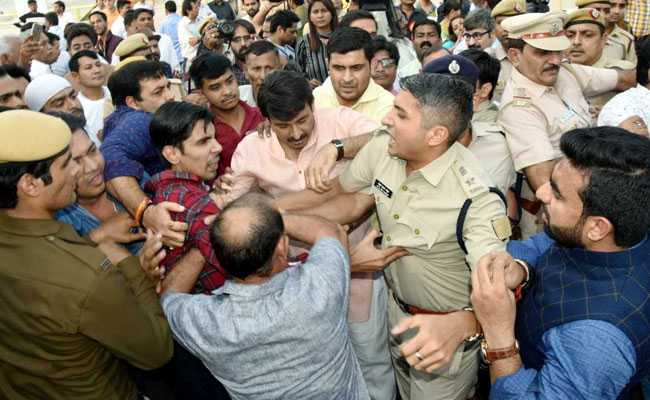 File Complaint Against Manoj Tiwari, Satyender Jain Tells Top Official