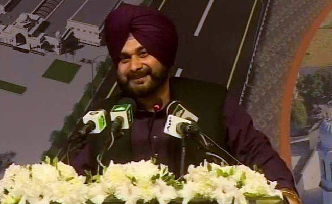 Navjot Singh Sidhu Meets Supporters, Says Not Quitting Congress