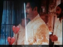 Deepika-Ranveer Wedding: रणवीर सिंह पर खूब जंची शेरवानी, दीपिका पादुकोण ने काली छतरी से छिपाया चेहरा Deepika-Ranveer Wedding: रणवीर सिंह पर खूब जंची शेरवानी, दीपिका पादुकोण ने काली छतरी से छिपाया चेहरा