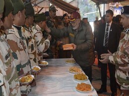 हर्षिल : जहां 'राम तेरी गंगा मैली' की हुई थी शूटिंग, वहां जवानों संग पीएम मोदी ने मनाई दिवाली हर्षिल : जहां 'राम तेरी गंगा मैली' की हुई थी शूटिंग, वहां जवानों संग पीएम मोदी ने मनाई दिवाली