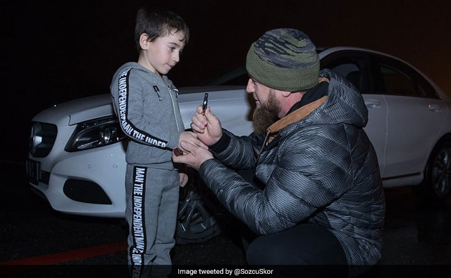 इस 5 साल के बच्चे ने किया कुछ ऐसा, शख्स ने गिफ्ट कर दी 26 लाख की मर्सिडीज