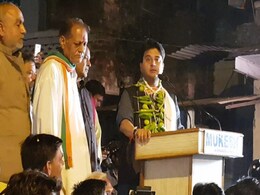 मध्य प्रदेश : सिंधिया परिवार के गढ़ में क्यों नहीं आ रहे हैं कांग्रेस और बीजेपी के स्टार प्रचारक मध्य प्रदेश : सिंधिया परिवार के गढ़ में क्यों नहीं आ रहे हैं कांग्रेस और बीजेपी के स्टार प्रचारक