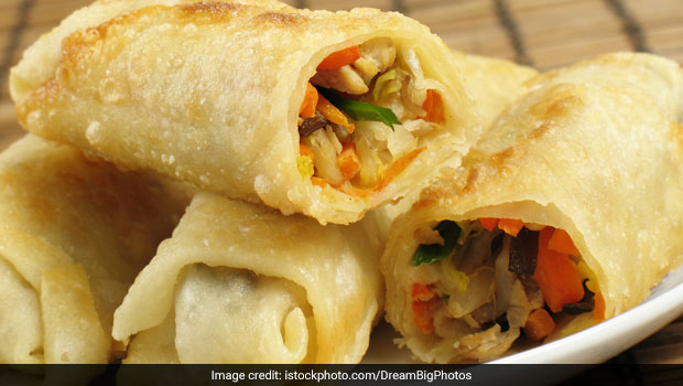 Spring Rolls Overloaded With Loads Of Gravy, Try These BOMB Delights In Paharganj