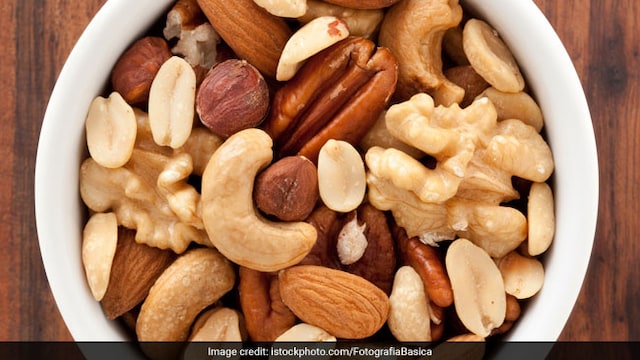 Diwali 2021: Nuts like almonds and walnuts are a rich source of protein