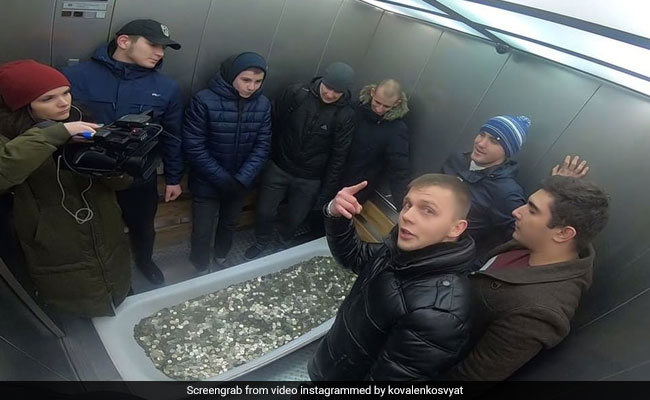 They Went To Buy An iPhone With Bathtub Full Of Coins. Here's What Happened