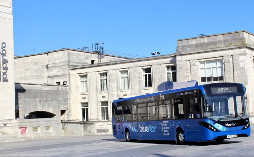 This Bus Combats Pollution As It Moves