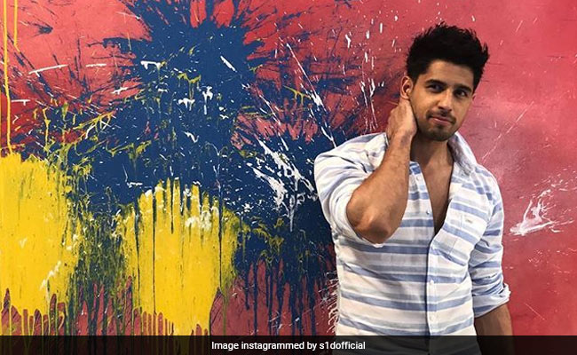 Sidharth Malhotra's Fanboy Moment When He Met Amitabh Bachchan And Shah Rukh Khan
