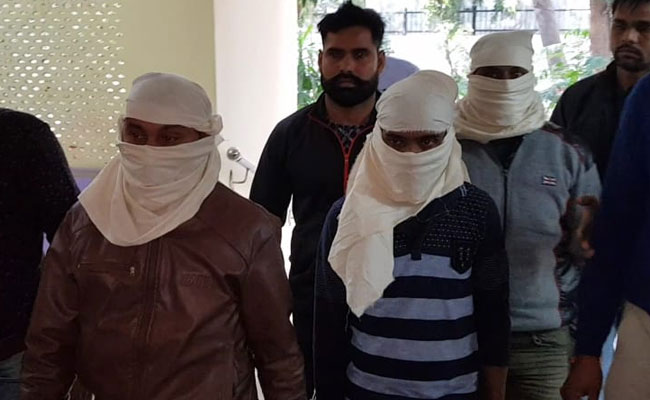 कई राज्यों में रेप, हत्या और डकैती की वारदात को अंजाम देने वाला बांग्लादेशी गैंग पुलिस के हत्थे चढ़ा