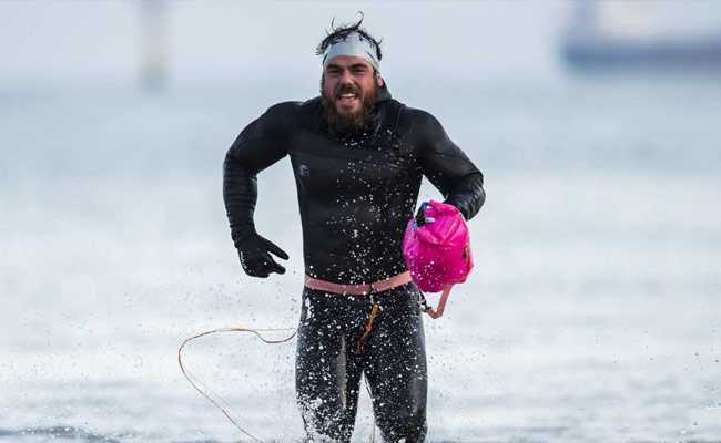 "Tides, Jellyfish Stings": British Adventurer First To Swim Across Island