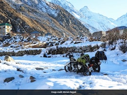 Spiti Valley: 3 पंचर, 2 एक्सीडेंट और ढेरों लैंड स्लाइड्स के बीच स्पीति के पहाड़ों में हम तीन यार Spiti Valley: 3 पंचर, 2 एक्सीडेंट और ढेरों लैंड स्लाइड्स के बीच स्पीति के पहाड़ों में हम तीन यार