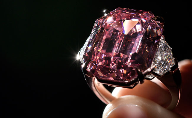 Pink Legacy, "Leonardo Da Vinci Of Diamonds", Smashes Records At Auction
