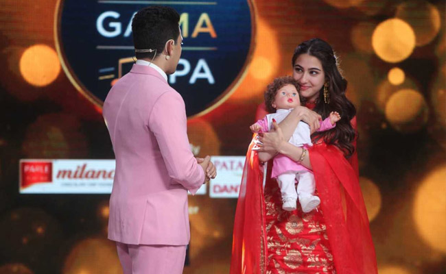 'तैमूर अली खान' को गोद में लेकर 'केदारनाथ' के प्रमोशन पर पहुंचीं सारा अली खान, भाई-बहन की Photo हुईं वायरल