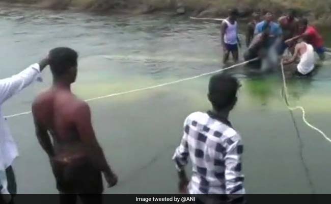 कर्नाटक के मांड्या में नहर में गिरी बस, 30 यात्रियों की मौत