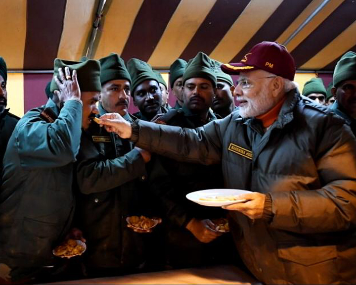 पीएम मोदी ने हर्षिल में जवानों संग मनाई दीवाली, बोले- ITBP के साथ मेरा रिश्ता पुराना, रह चुका 45 दिनों तक साथ