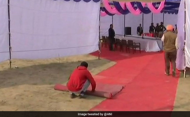 अमृतसर विस्फोट : घटनास्थल पर जा रहे सीएम कैप्टन अमरिंदर सिंह के स्वागत में रेड कार्पेट, विवाद बढ़ने पर हटाई गई