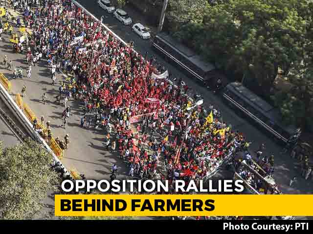 Rahul Gandhi, Arvind Kejriwal Target PM At Mega Farmers' Rally