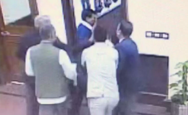 Chilli Powder Attack On Arvind Kejriwal "Scripted" To Gain Sympathy: BJP