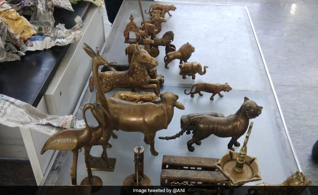 दुर्लभ मूर्तियों के साथ दुबई जा रहा एक शख्स बेंगलुरू एयरपोर्ट से गिरफ्तार