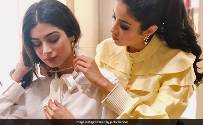 जाह्नवी कपूर ने चुराए छोटी बहन के कपड़े, गुस्साई खुशी कपूर ने खूब सुनाई खरी-खोटी...