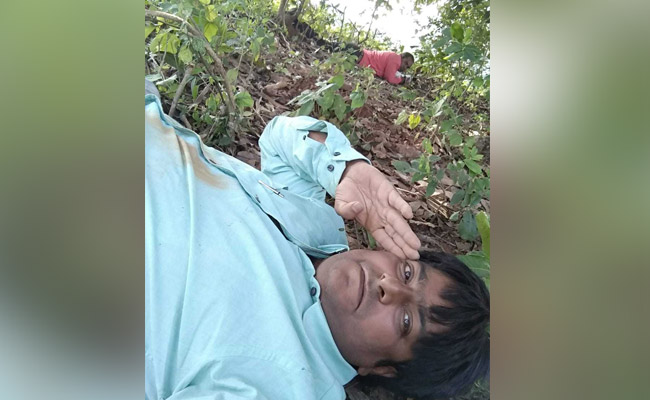 12 तस्वीरों में देखिए दंतेवाड़ा में हुए नक्सली हमले की पूरी दास्तां, यूं छुपकर रिपोर्टर और कैमरामैन ने बचाई जान