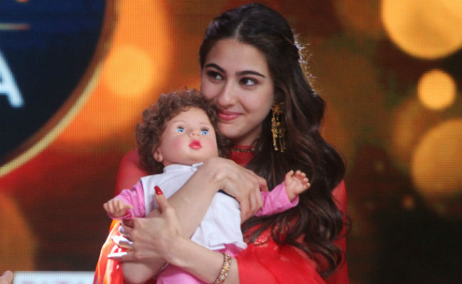 Seen These Pics Of Sara Ali Khan With The Taimur-Inspired Doll?