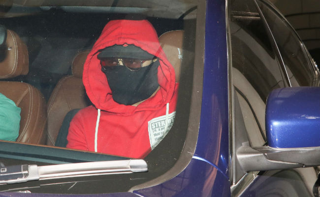Arjun Kapoor Hides His Face From Paps. The Internet's 'Curiosity Level = Infinite'