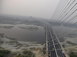 Woman Jumps Off Delhi's Signature Bridge Into Yamuna: Cops Woman Jumps Off Delhi's Signature Bridge Into Yamuna: Cops