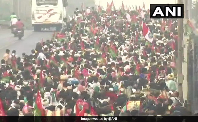 Thousands Of Farmers March To Azad Maidan In Mumbai For Loan Waiver