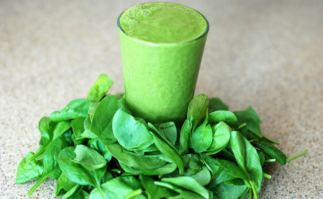 Weight Loss Diet: Start Your Day With Spinach Kale Smoothie To Lose Weight (Watch Video)