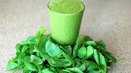 Should You Drink Spinach Juice Daily? Here's What Experts Say