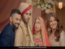 विराट कोहली-अनुष्का शर्मा ने मारे एक-दूसरे को तानें, दोस्त से बोले- क्यों कर रहा है शादी, देखें VIDEO विराट कोहली-अनुष्का शर्मा ने मारे एक-दूसरे को तानें, दोस्त से बोले- क्यों कर रहा है शादी, देखें VIDEO