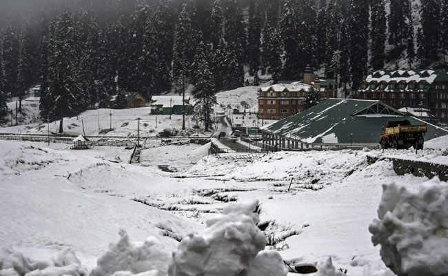 J&K Highway, Mughal Road Closed For Traffic After Fresh Snowfall