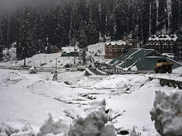 जम्मू कश्मीर में भारी बर्फबारी के कारण मुगल रोड बंद, 120 लोग सुरक्षित निकाले गए जम्मू कश्मीर में भारी बर्फबारी के कारण मुगल रोड बंद, 120 लोग सुरक्षित निकाले गए