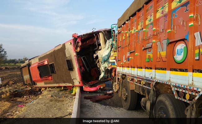 Bus Collides With Lorry In Karnataka's Hubli; 6 Dead, 10 Injured