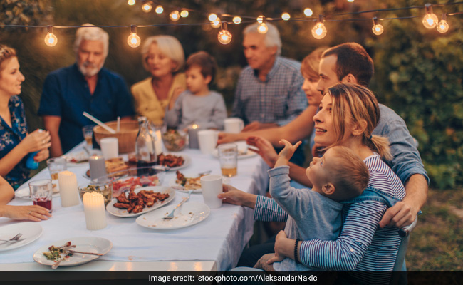 Teenagers having dinner together with their families are more likely to have healthier eating habits
