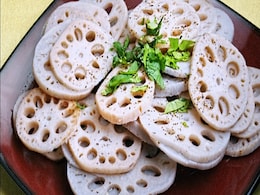 Lotus Root: कमल ककड़ी पेट की बीमारियां दूर करने, इम्यूनिटी बढ़ाने के साथ देती है कई हैरान करने वाले फायदे, शुगर की बीमारी में भी कमाल है यह सुपरफूड! Lotus Root: कमल ककड़ी पेट की बीमारियां दूर करने, इम्यूनिटी बढ़ाने के साथ देती है कई हैरान करने वाले फायदे, शुगर की बीमारी में भी कमाल है यह सुपरफूड!