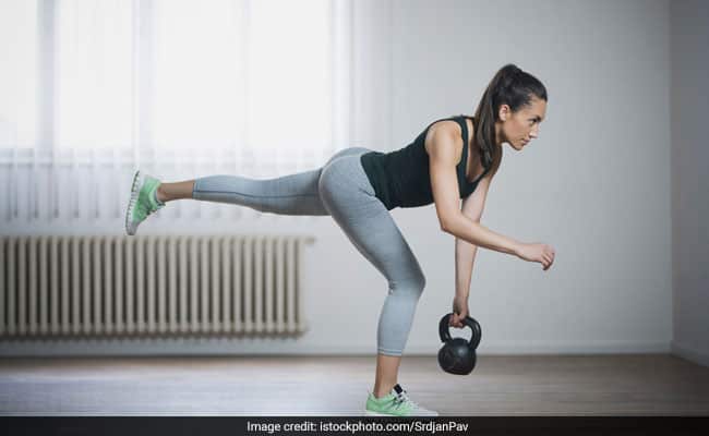 Midweek Fitness Motivation: इस क्विक वर्कआउट से बनाएं अपने एब्स, बस सिर्फ 5 मिनट का लगेगा समय
