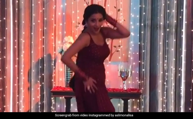 भोजपुरी एक्ट्रेस ने किया 'चिकनी चमेली' पर डांस, कैटरीना कैफ को यूं टक्कर दे रहीं मोनालिसा; देखें Video