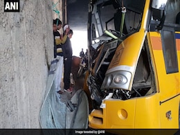 16 Students Injured After School Bus Hits Divider On Busy Noida Road 16 Students Injured After School Bus Hits Divider On Busy Noida Road