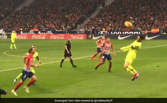 लियोनेल मेस्सी ने हैरतअंगेज अंदाज में उछलकर छीनी गेंद, देखते रह गए बाकी खिलाड़ी, देखें VIDEO