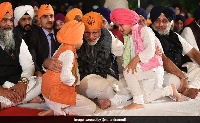 PM Modi Attends Gurpurab Celebrations At Harsimrat Kaur Badal's House