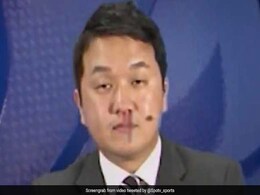 न्यूज एंकर का निकलता रहा नाक से खून, बिना रुके ऐसे किया Live TV Show, देखें VIDEO न्यूज एंकर का निकलता रहा नाक से खून, बिना रुके ऐसे किया Live TV Show, देखें VIDEO