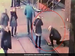 On Video, Cops See Man Lose Ring In Front Of Fiancee. They Decide To Help On Video, Cops See Man Lose Ring In Front Of Fiancee. They Decide To Help