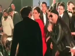 Isha Ambani Wedding: दीपिका पादुकोण को डांस फ्लोर पर ढूंढ रहे थे रणवीर सिंह, और फिर हुआ कुछ ऐसा...देखें Video Isha Ambani Wedding: दीपिका पादुकोण को डांस फ्लोर पर ढूंढ रहे थे रणवीर सिंह, और फिर हुआ कुछ ऐसा...देखें Video