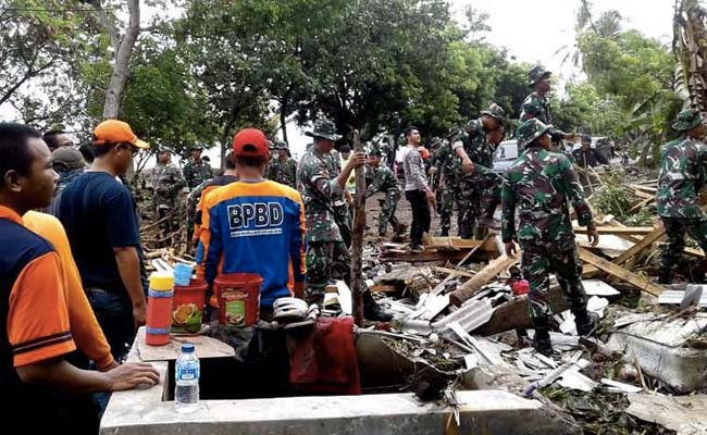 Hunt For Tsunami Survivors As Indonesian Rescuers Battle Heavy Rain