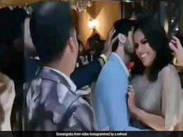 Saina Nehwal Wedding: कश्यप ने रोमांटिक डांस करते हुए किया सायना को KISS, देखें VIDEO Saina Nehwal Wedding: कश्यप ने रोमांटिक डांस करते हुए किया सायना को KISS, देखें VIDEO