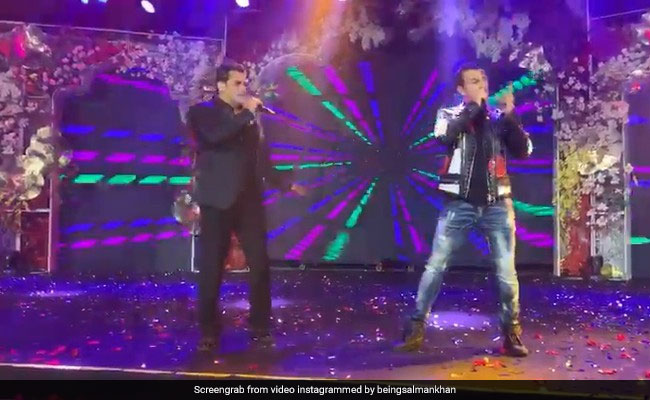 सलमान खान ने दीपिका-प्रियंका नहीं बल्कि इनकी शादी में किया डांस, Video जमकर हो रहा वायरल