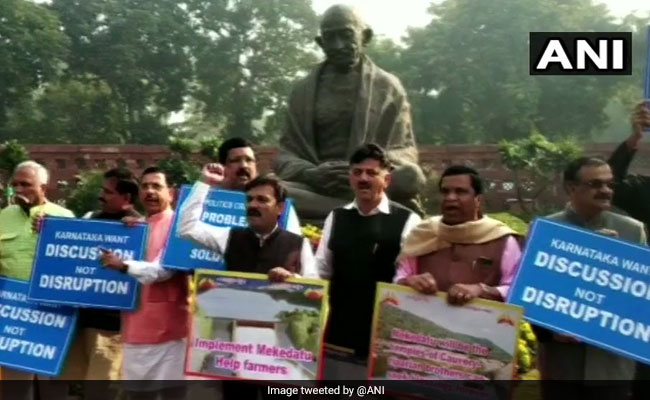 Karnataka Leaders Seek Mekedattu Dam Construction, Protest At Parliament